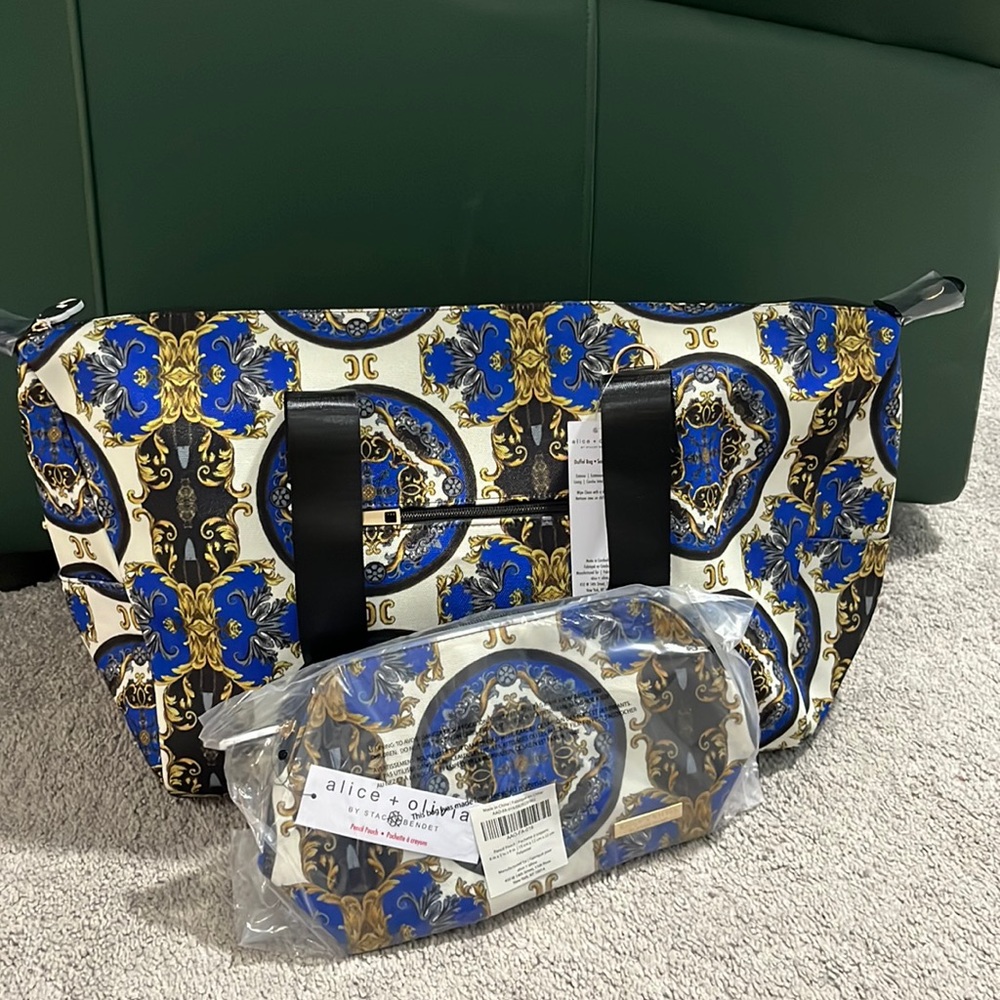 Fabfitfun Alice and Olivia bad and pouch
